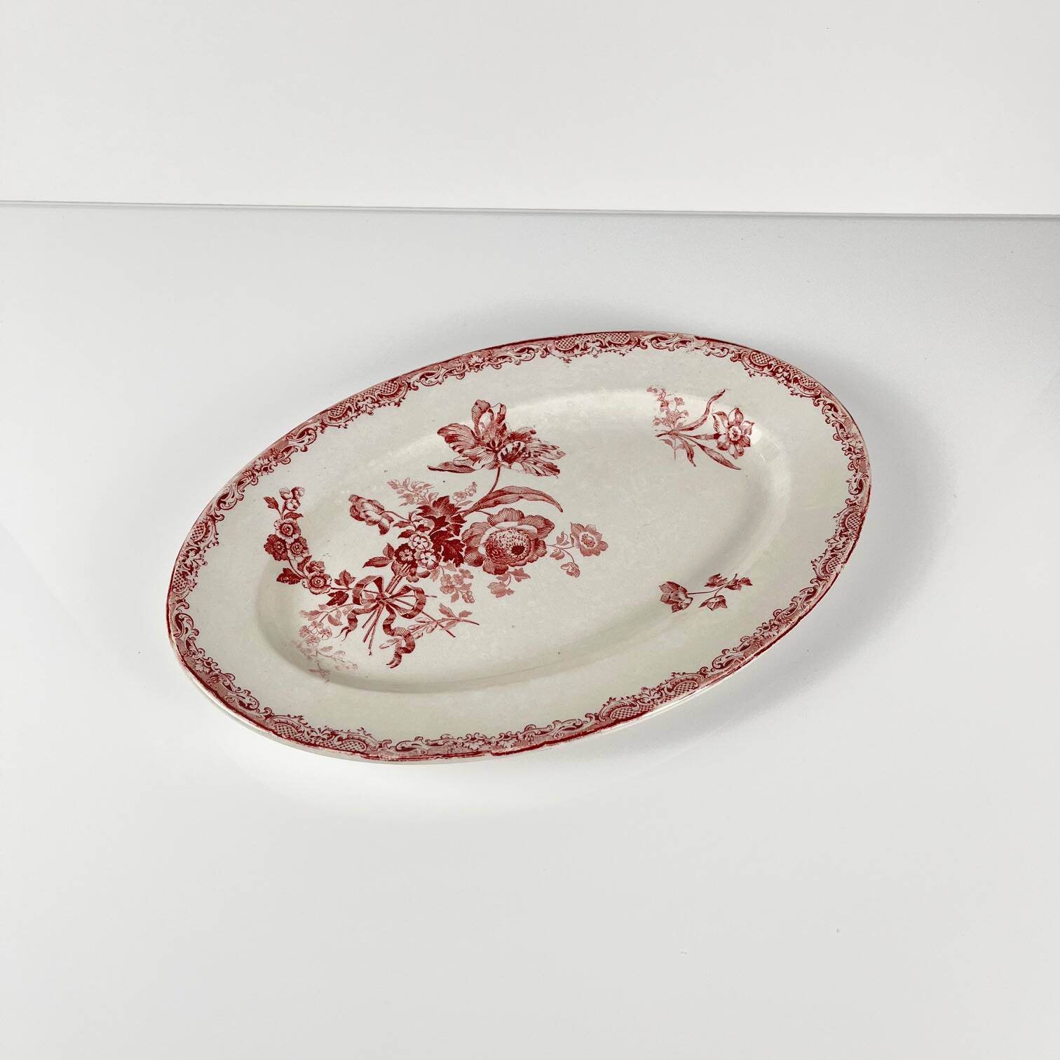 Oval dish "Fontange" Sarreguemines, red, 1920-1950