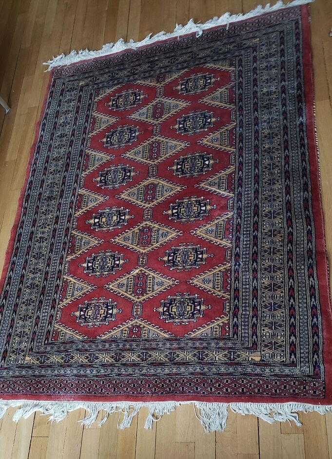 Hand-knotted wool carpet