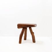 Rustic brutalist tripod stool in wood - Natural shape - 1950s/60s