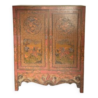 Engraved Chinese lacquer cabinet