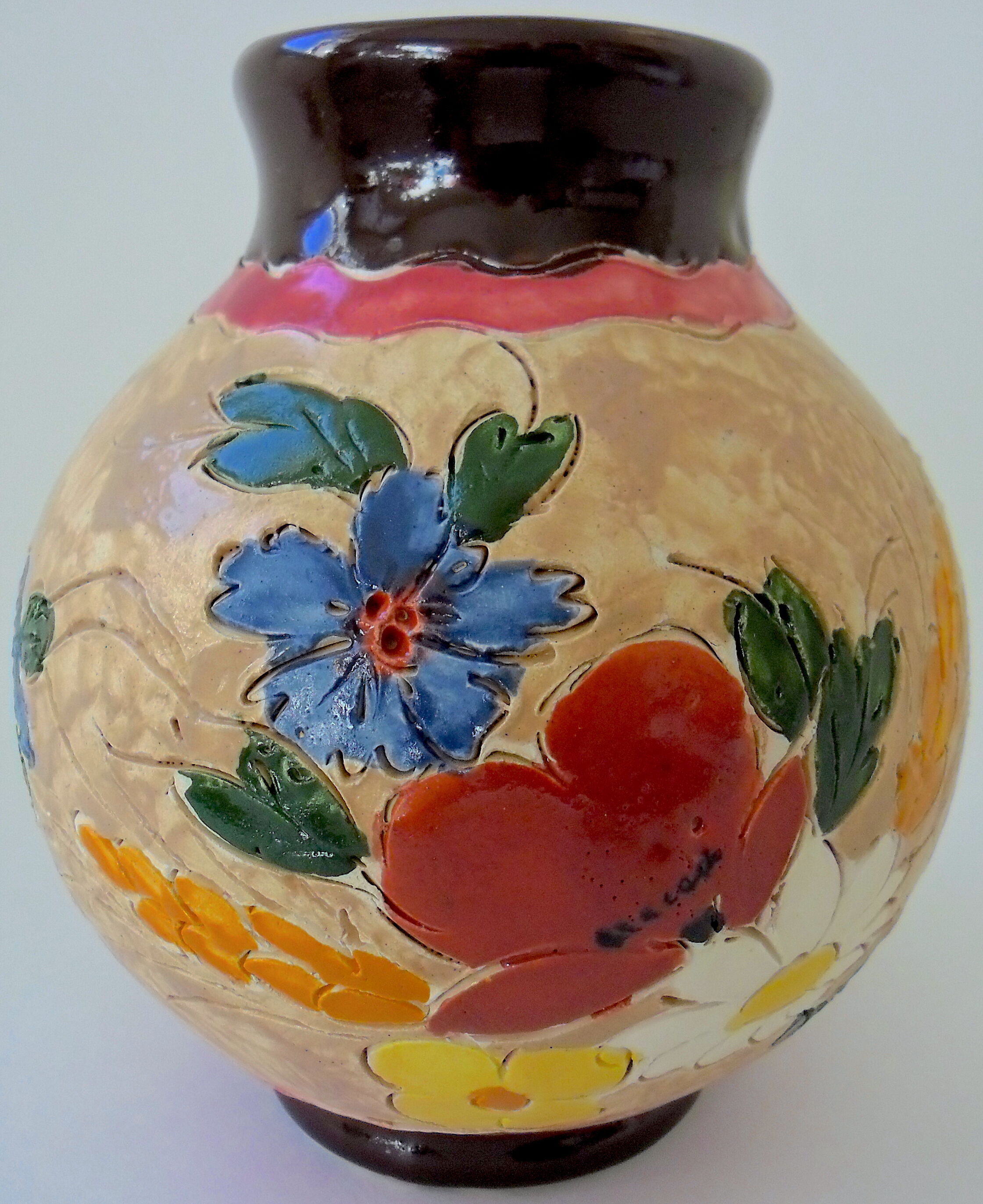 Terracotta vase incised by Jean Clergue in Vallauris