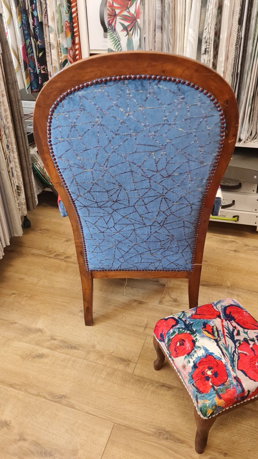 Fauteuil et repose-pied Voltaire