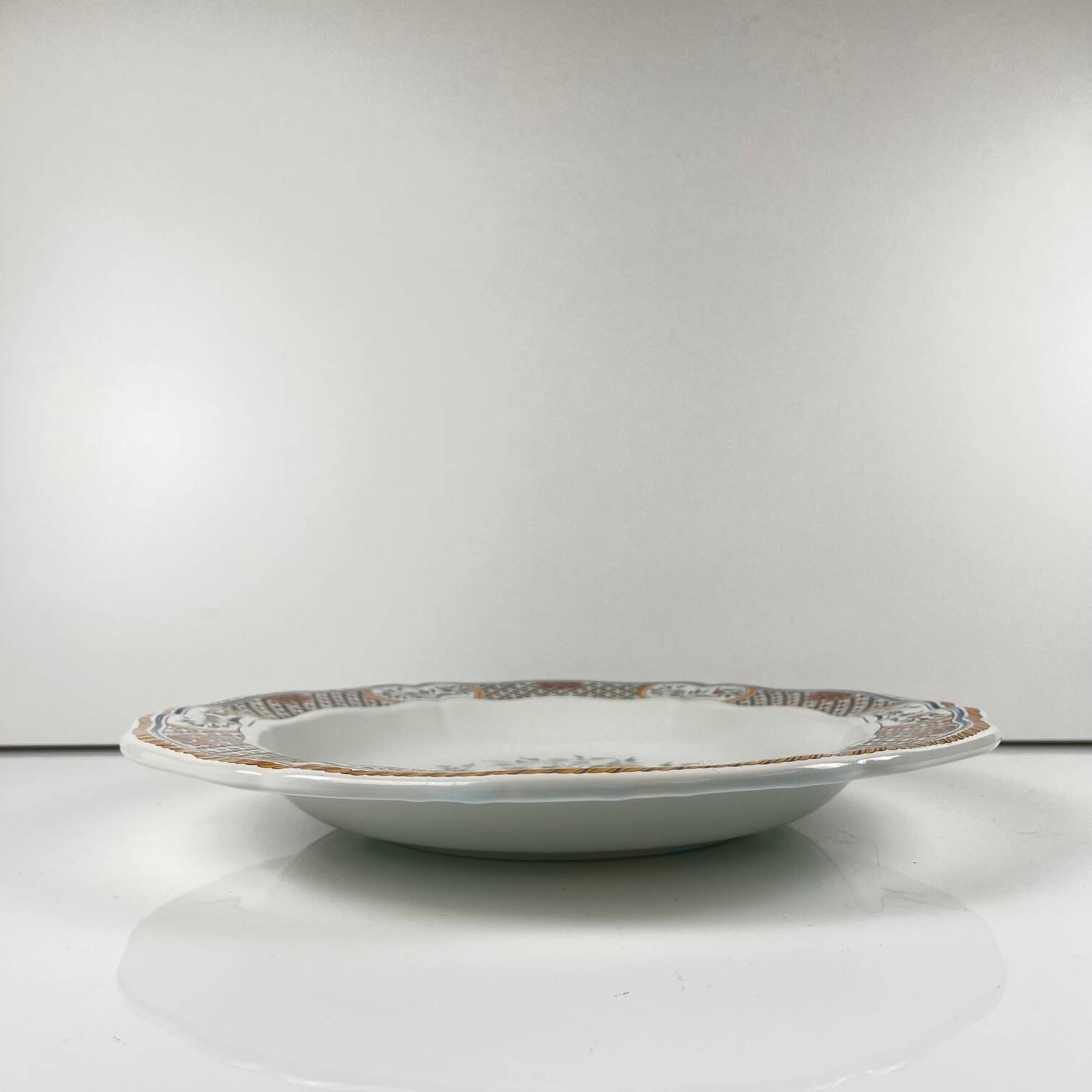 Semi-hollow round plate Gien model Rouen Sainfoin, 1990