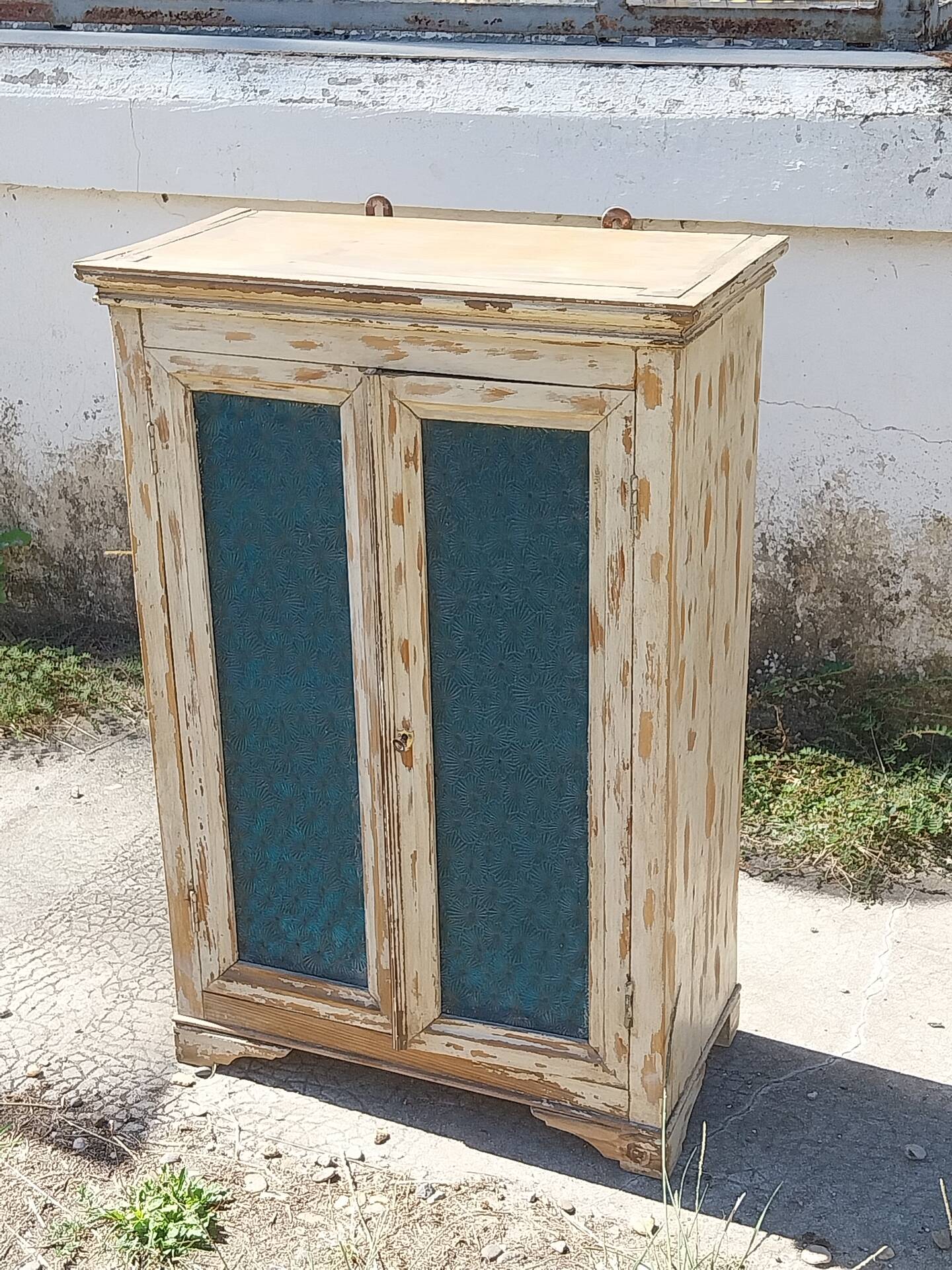 Hanging display case