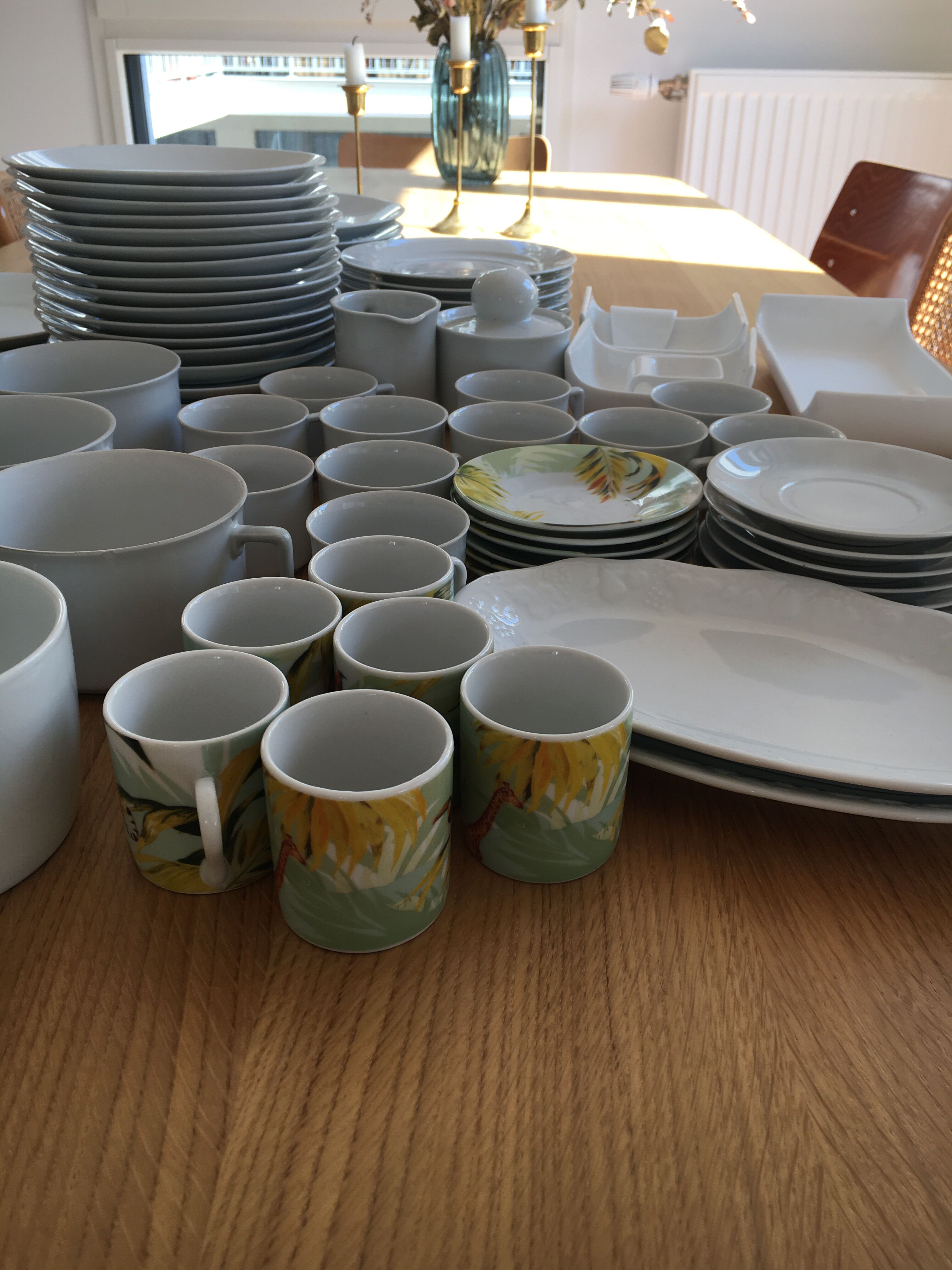 78-piece dish service