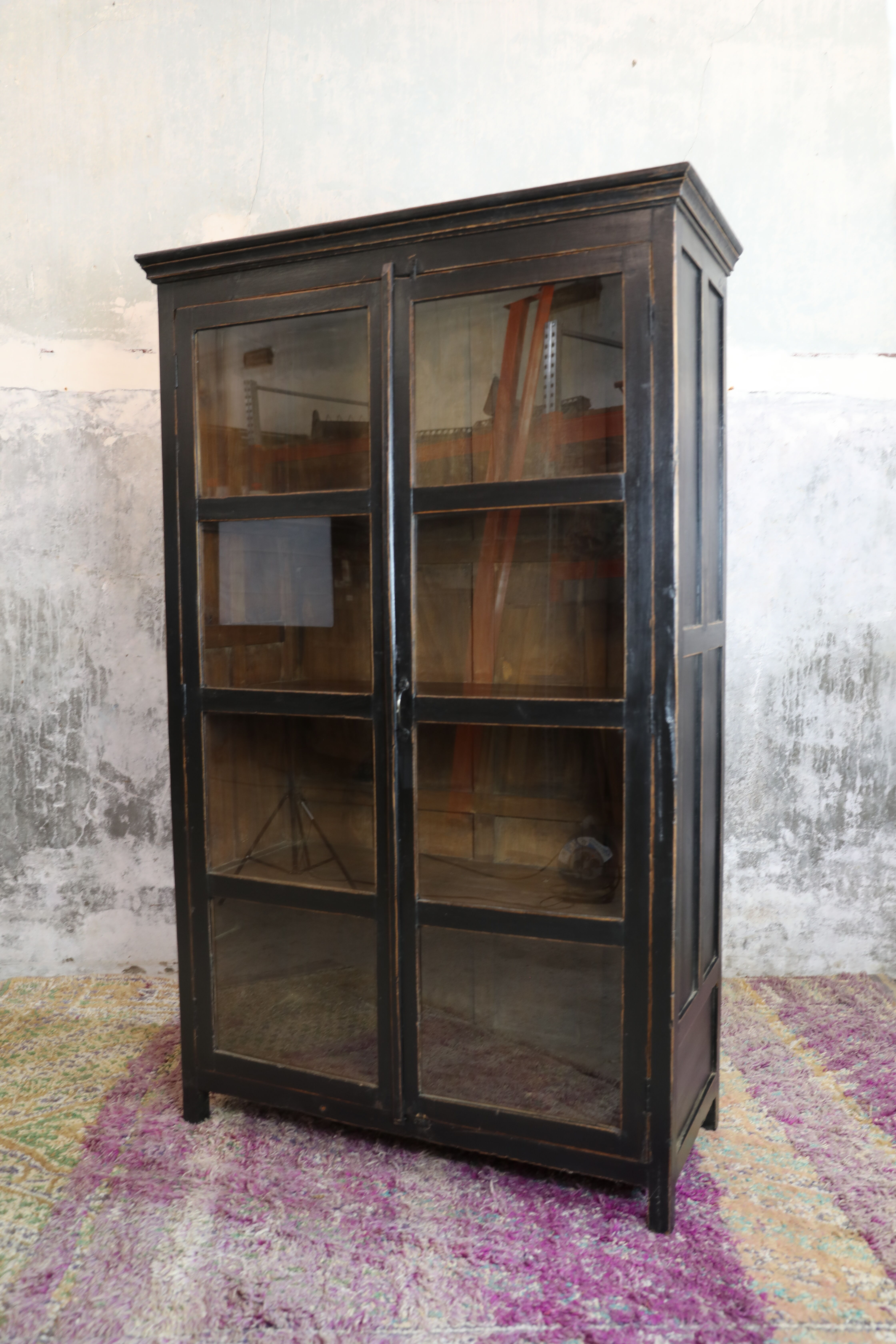 High Indian showcase 2 doors