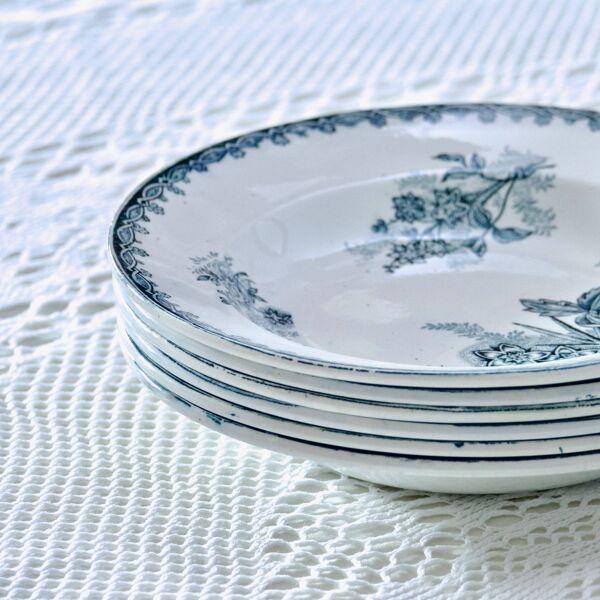 Assiettes anciennes terre de fer St Amand collection ''Margot