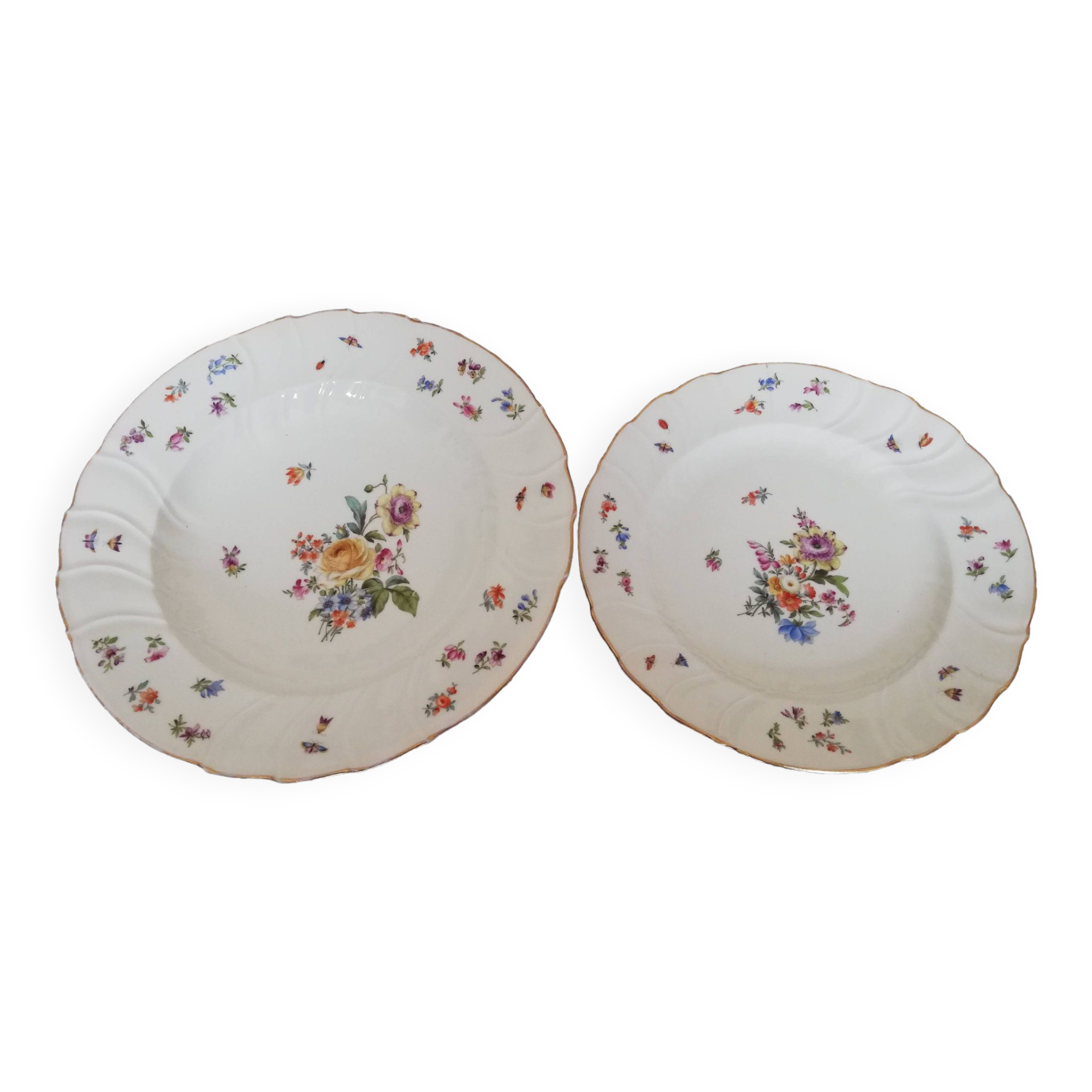 Set of two vintage round bohemian porcelain dishes