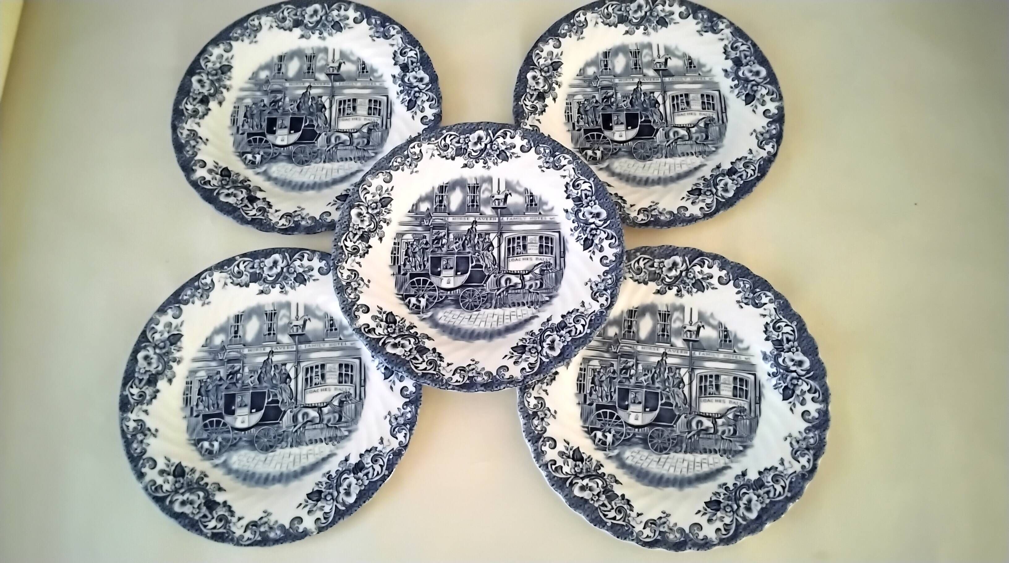 5 dessert plates in English porcelain by Johnson Bros