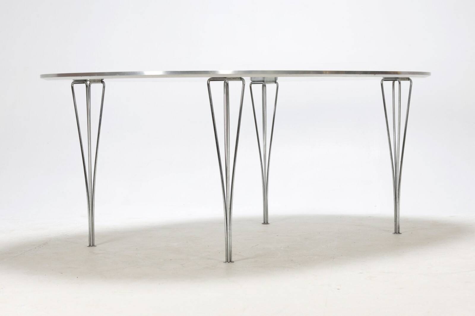 Table Superellipse par Arne Jacobsen, Hein, Mathsson pour Fritz Hansen, Danemark années 70-80