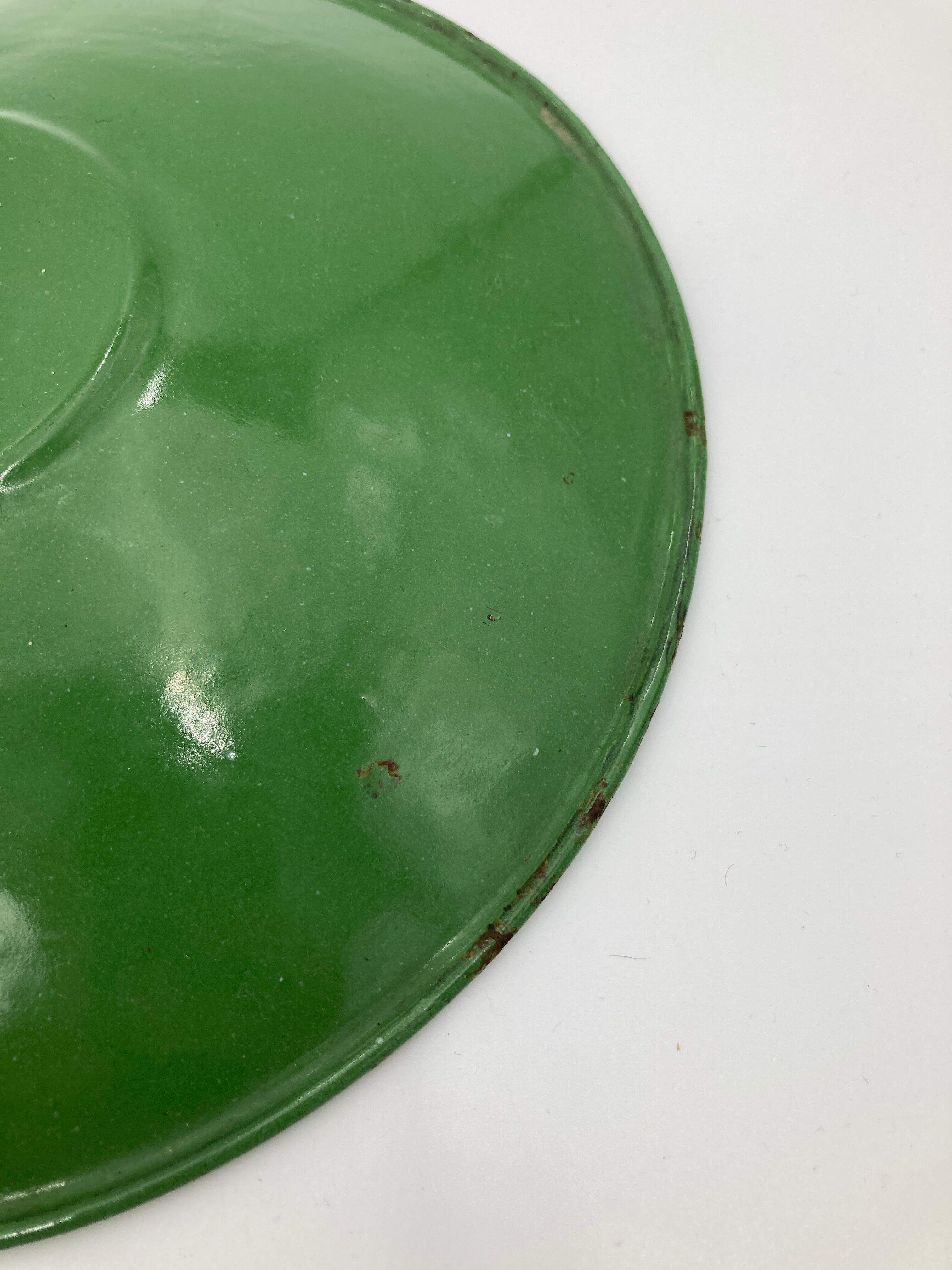 Green enamel suspension galette