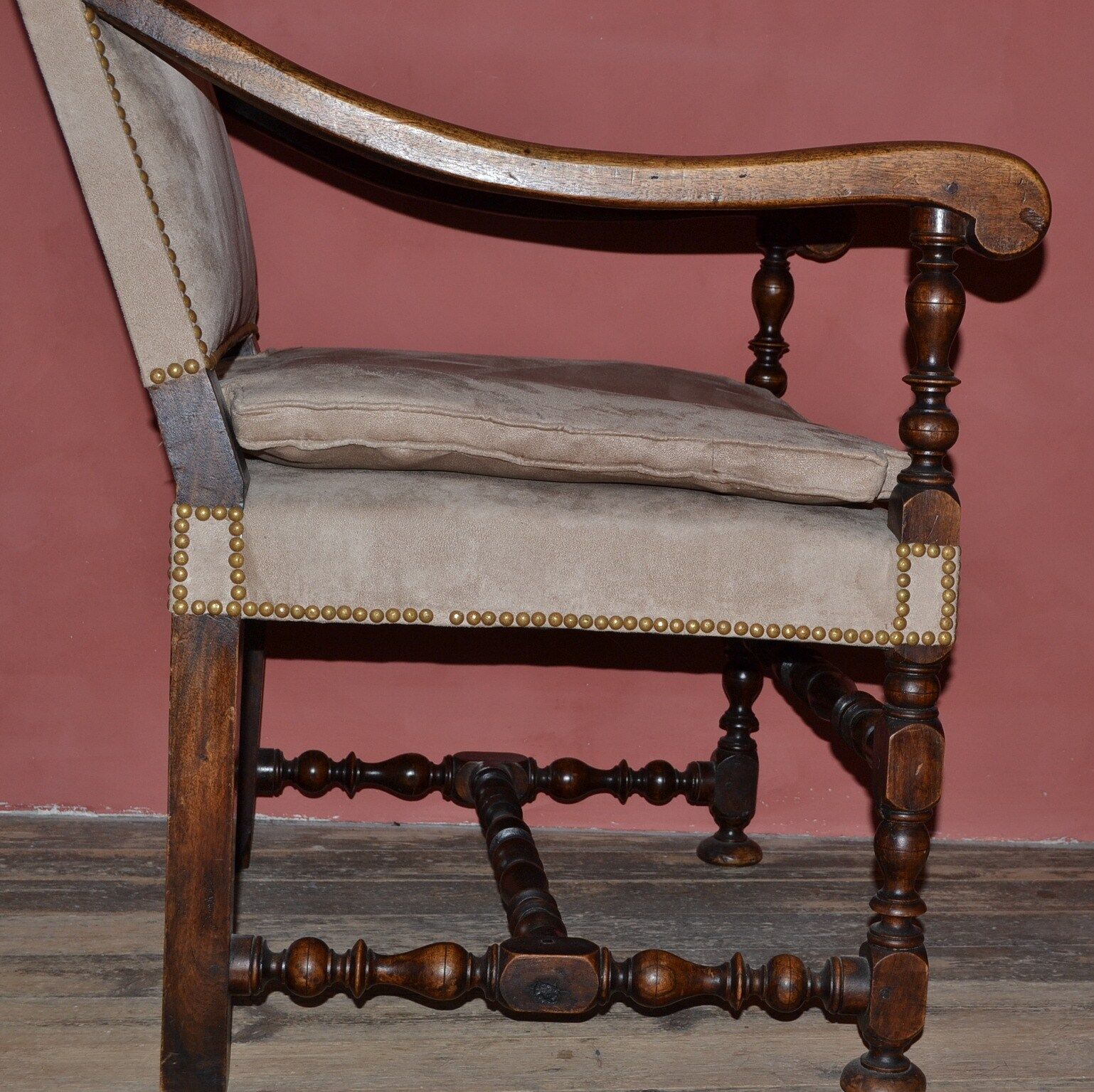 Armchairs in walnut early 18th century in pair