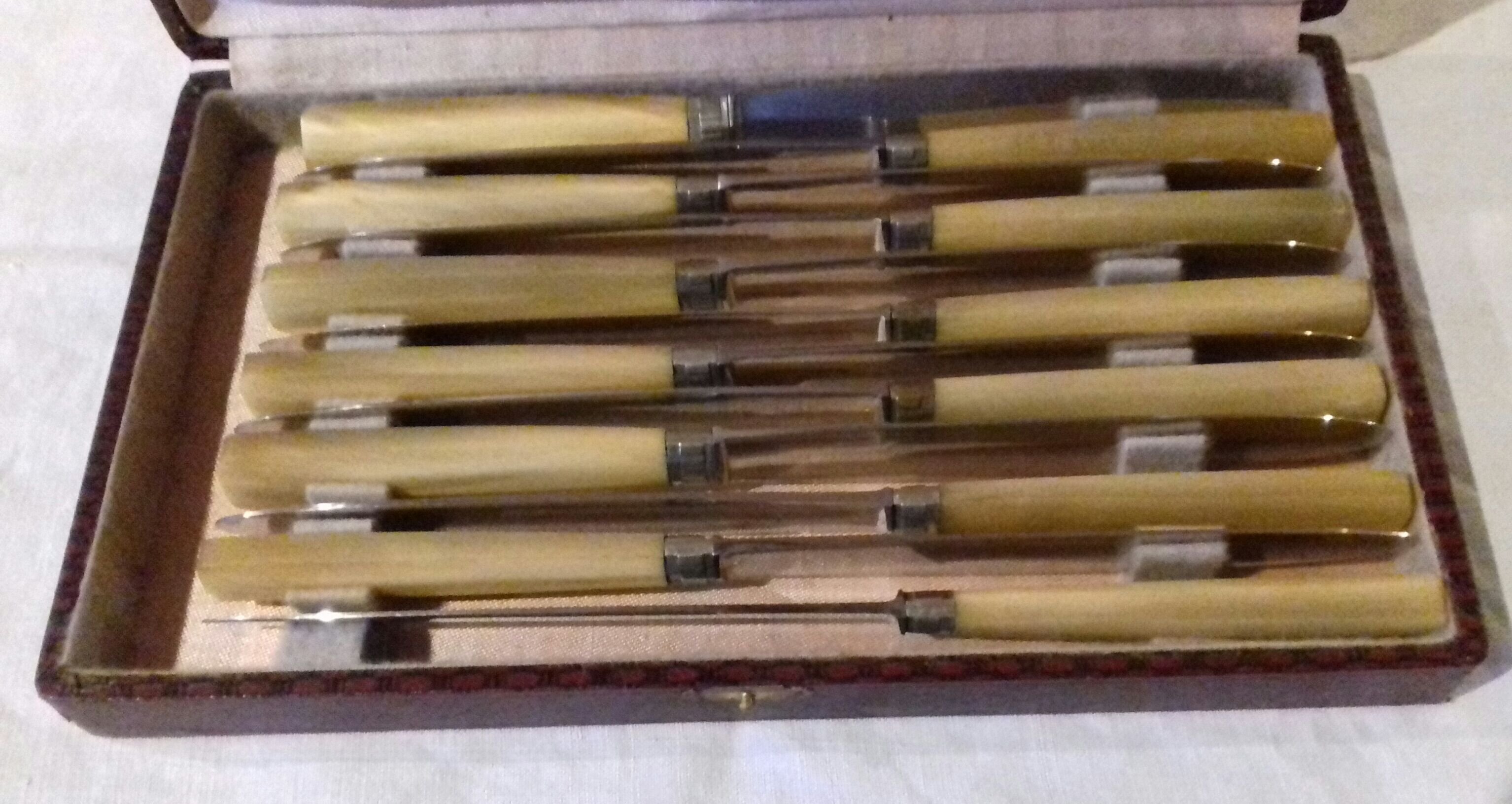 12 Knives in their box