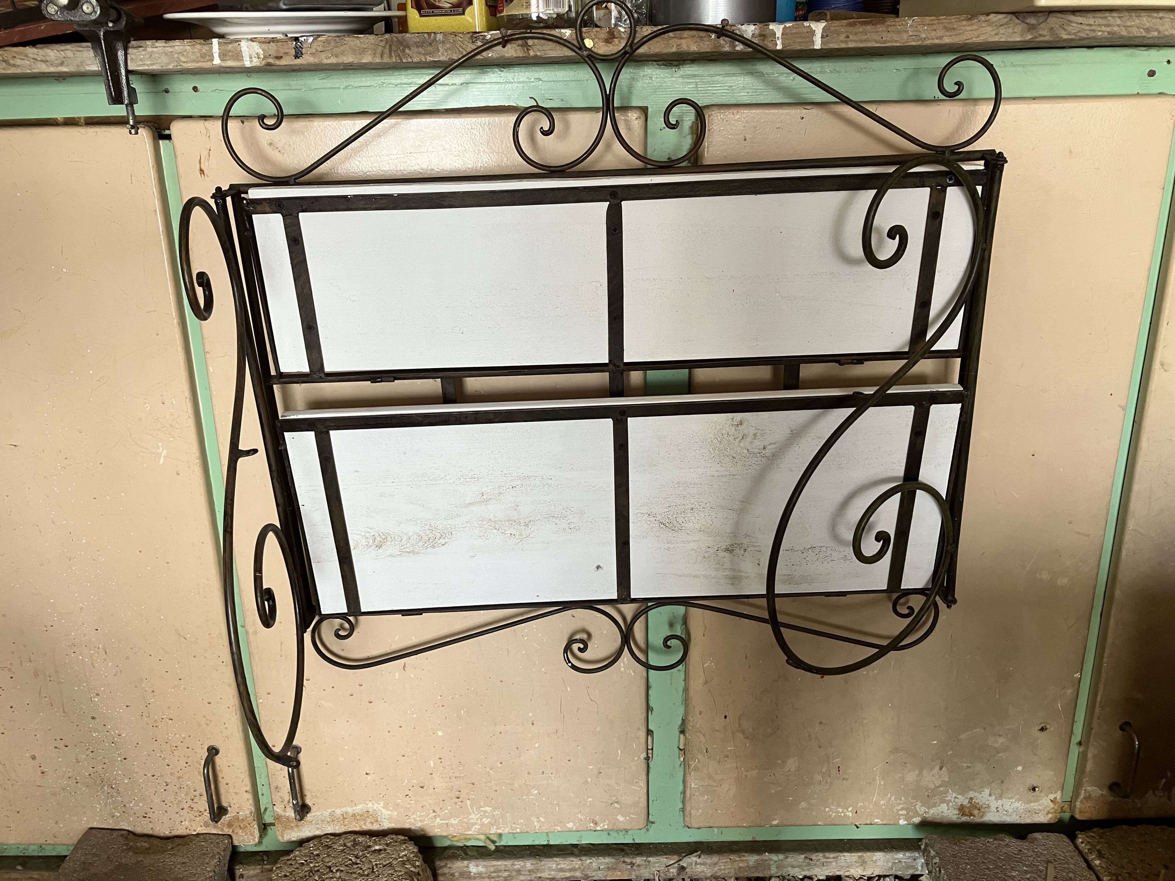 Double étagère en bois et fer forgé