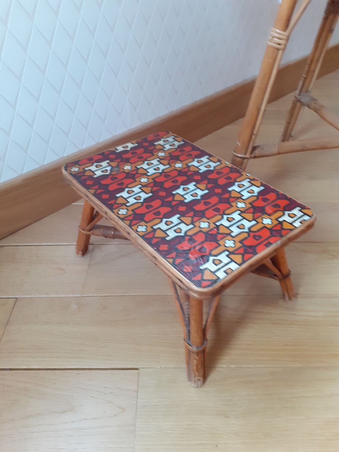 Rattan table and its small bench