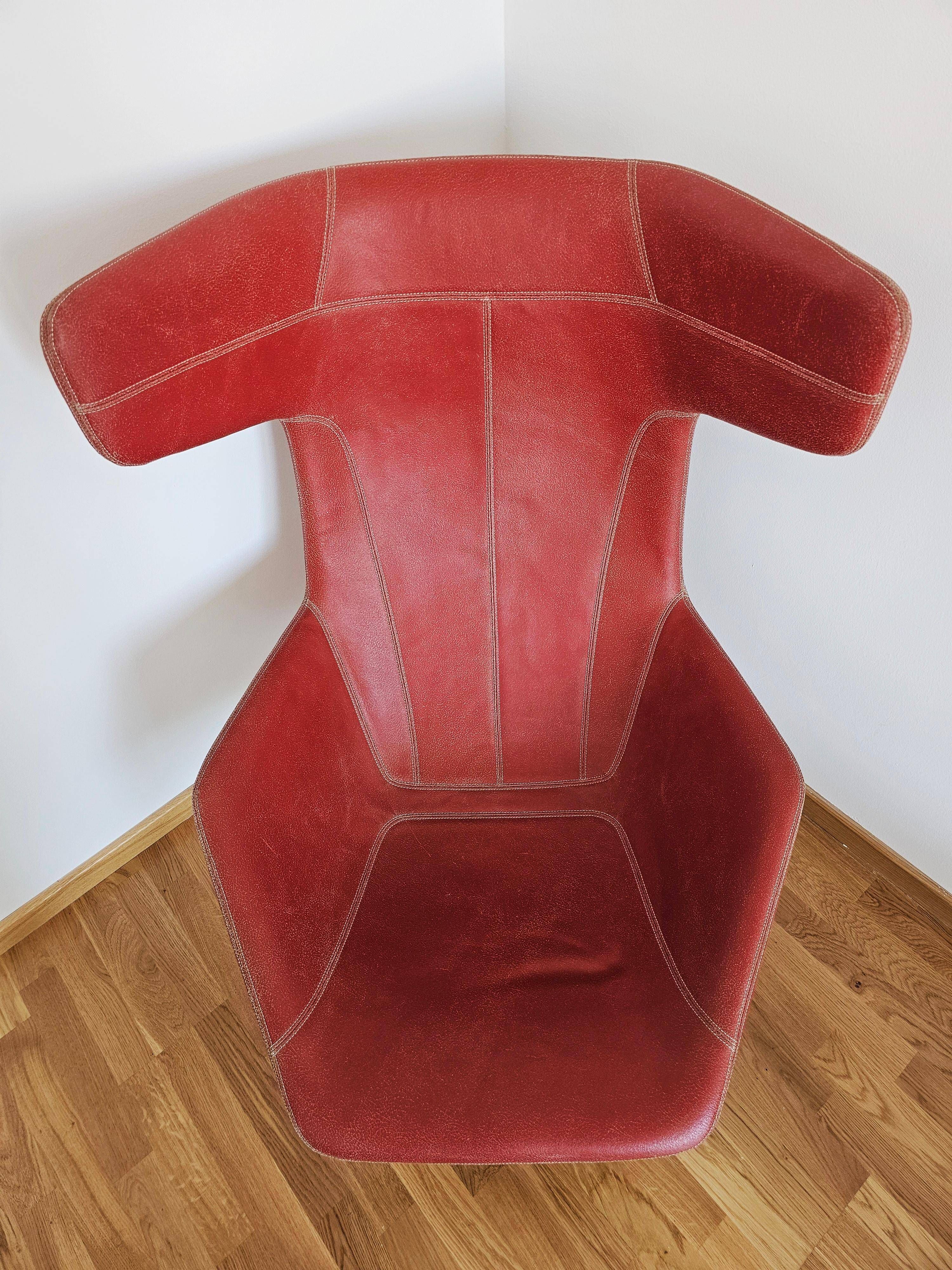 "Take a line for a walk" Armchair and Ottoman Alfredo Haberli for Moroso