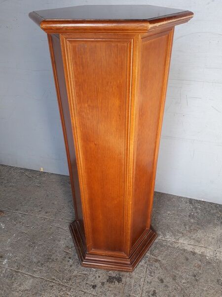 Wooden harness column - interior storage