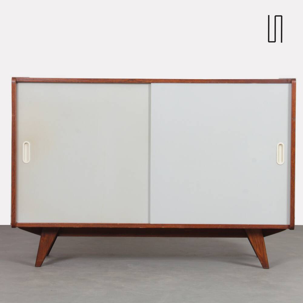 Commode en chêne, modèle U-452 par Jiri Jiroutek, 1960