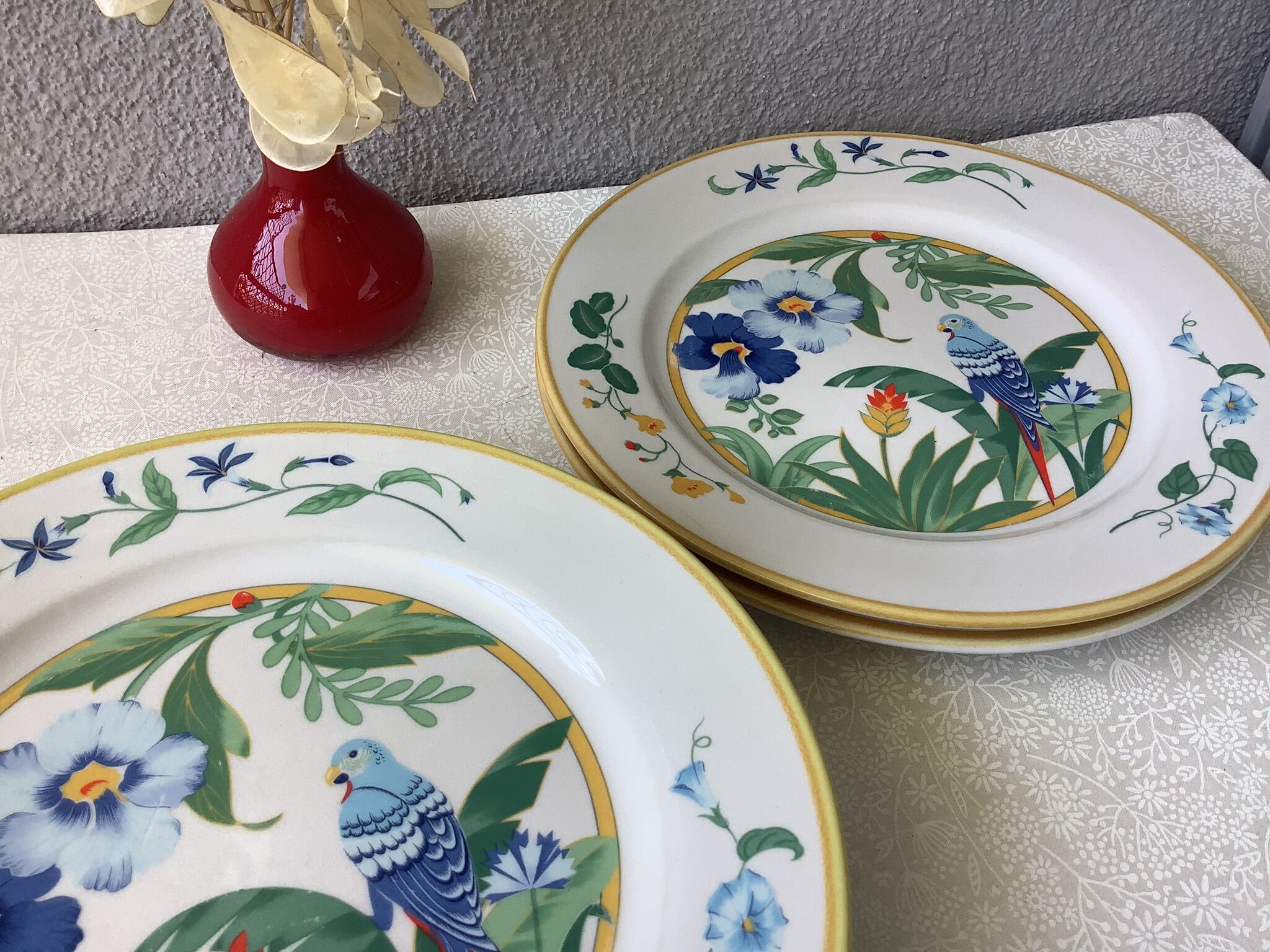 Ara Pier Import Japan Hibiscus and Parrot plates