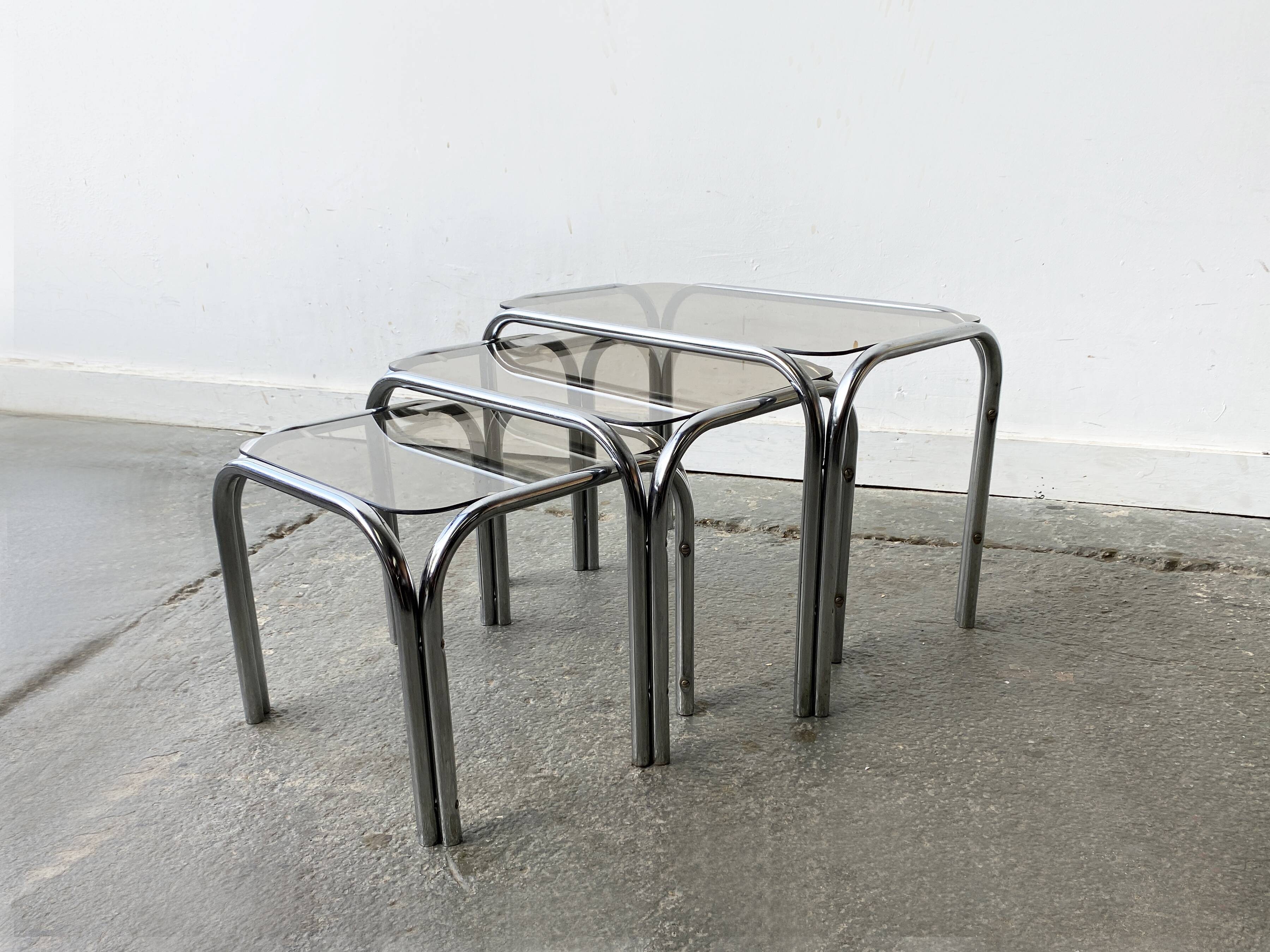 1970s Mid-Century modern tubular chrome and smoked glass nesting tables