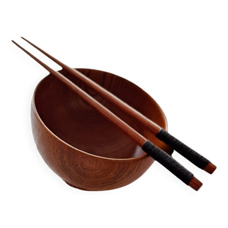 Wooden bowl and its two chopsticks