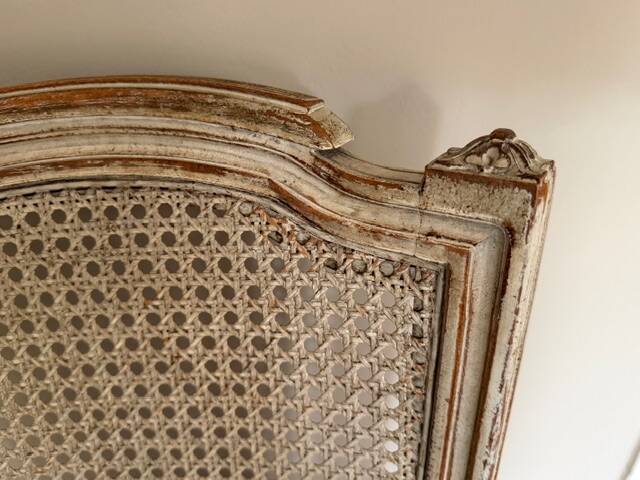 Set of 4 elegant Louis XVI style chairs in cream patinated wood.