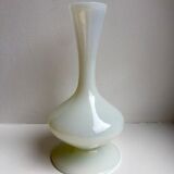 Small vase in white opaline 40s