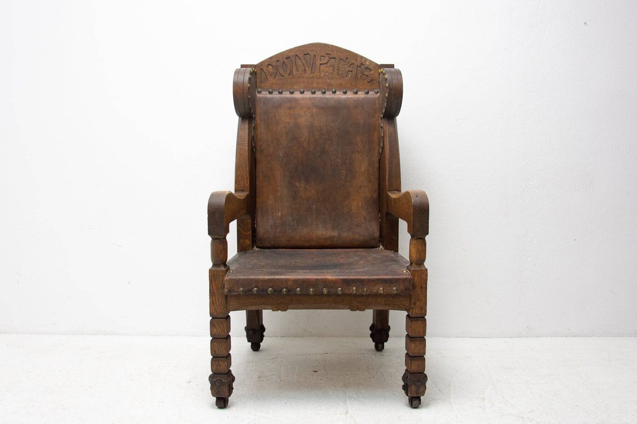 Chaise de trône massive de la fin du 19e siècle