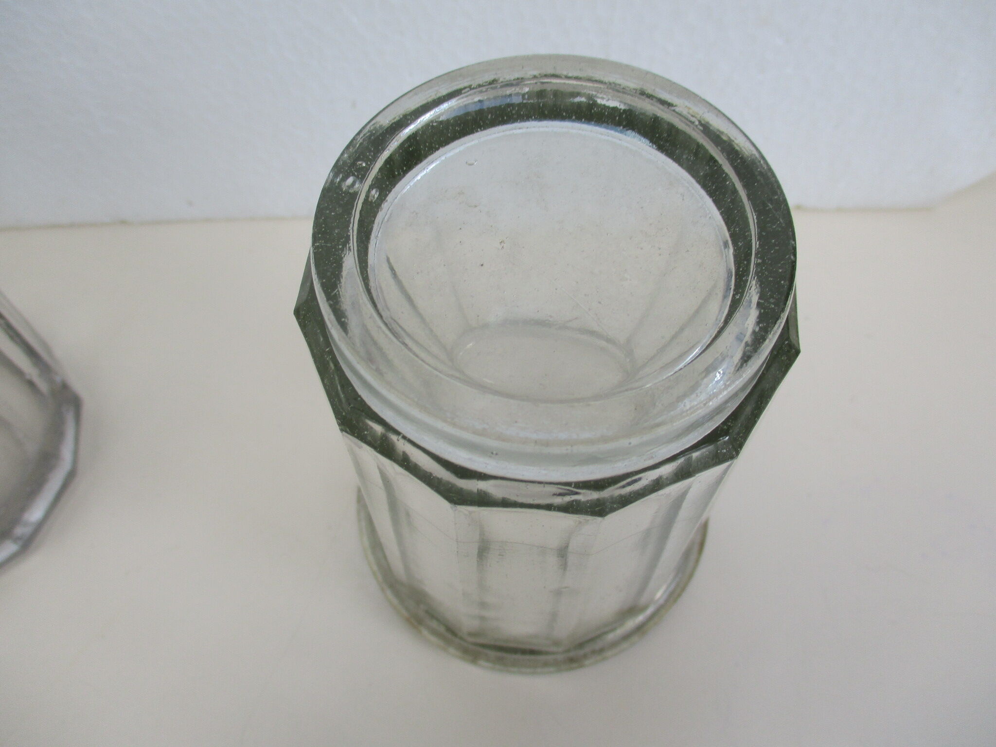 2 pots à confiture anciens en verre