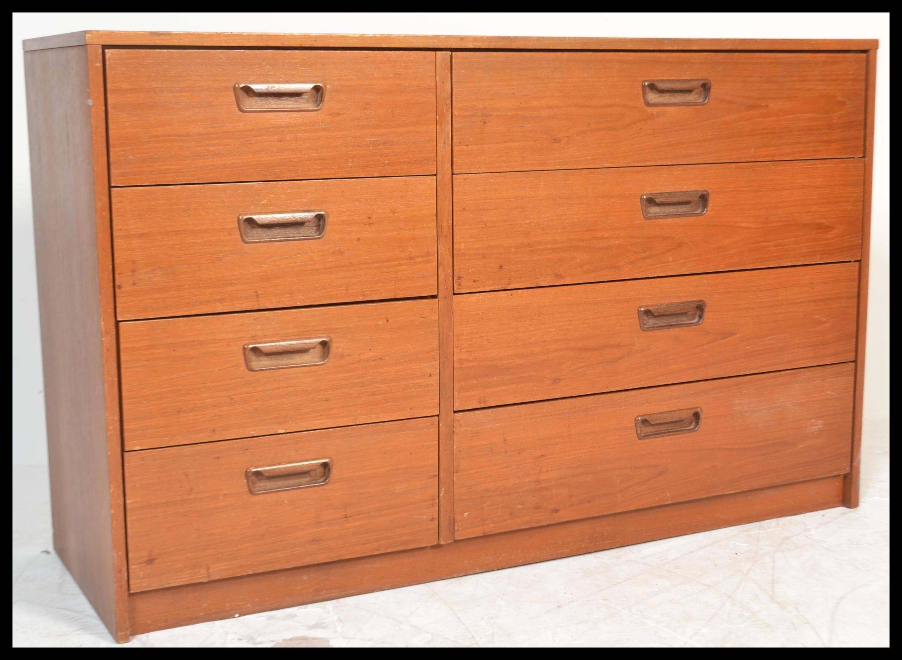 Commode en teck 8 tiroirs
