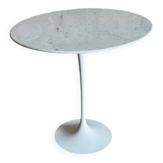 Table ronde d’appoint en marbre Knoll Saarinen