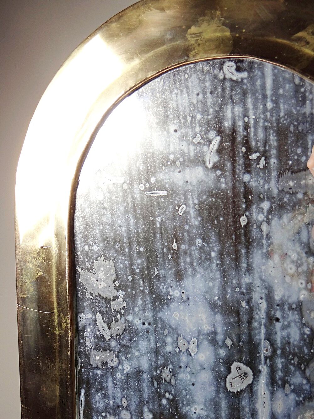 Large vintage Moroccan artisan wall mirror from the 50s-70s, made of solid brass, arch-shaped.