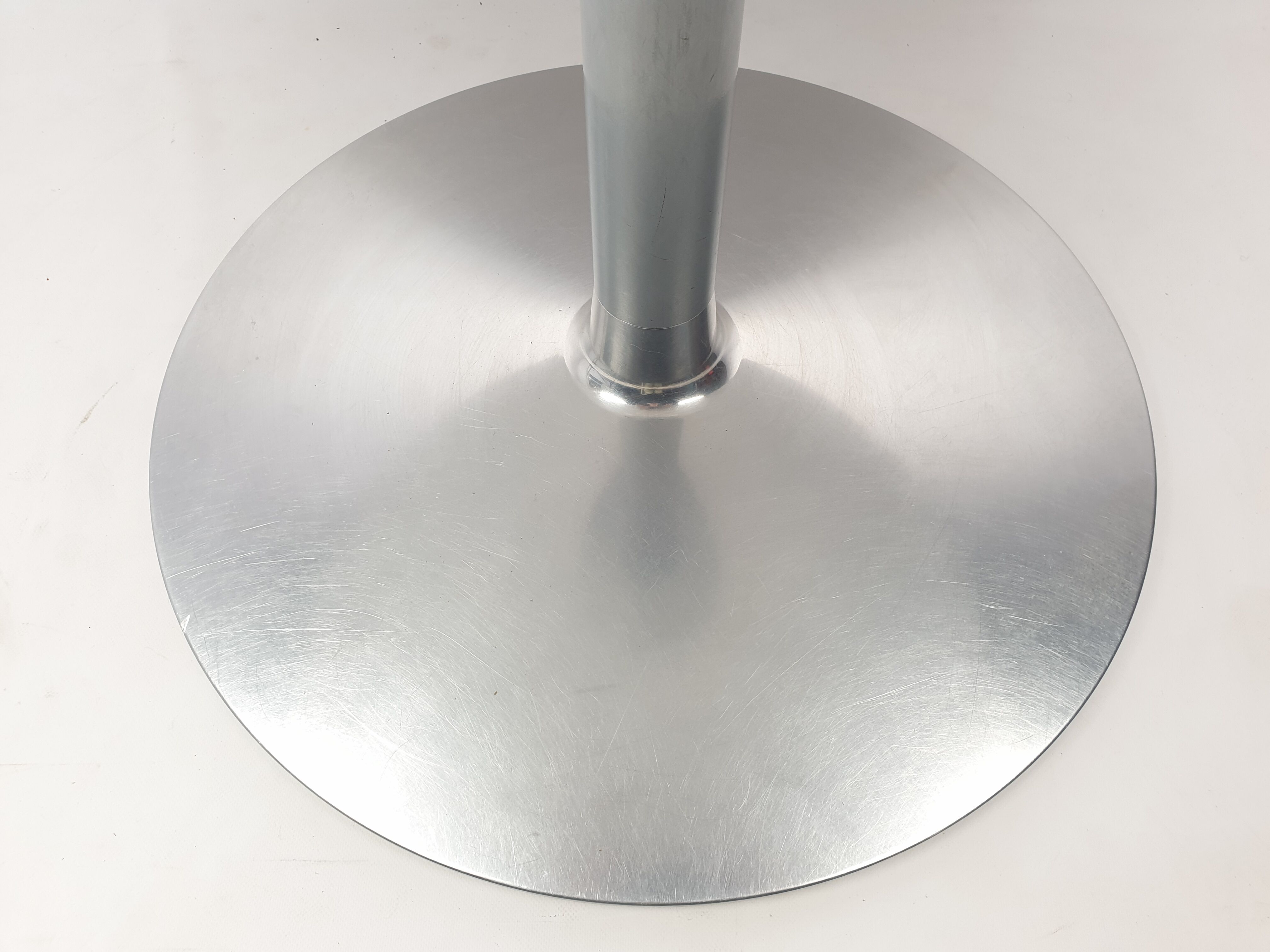 Round dining Table by Pierre Paulin for Artifort, 1980s