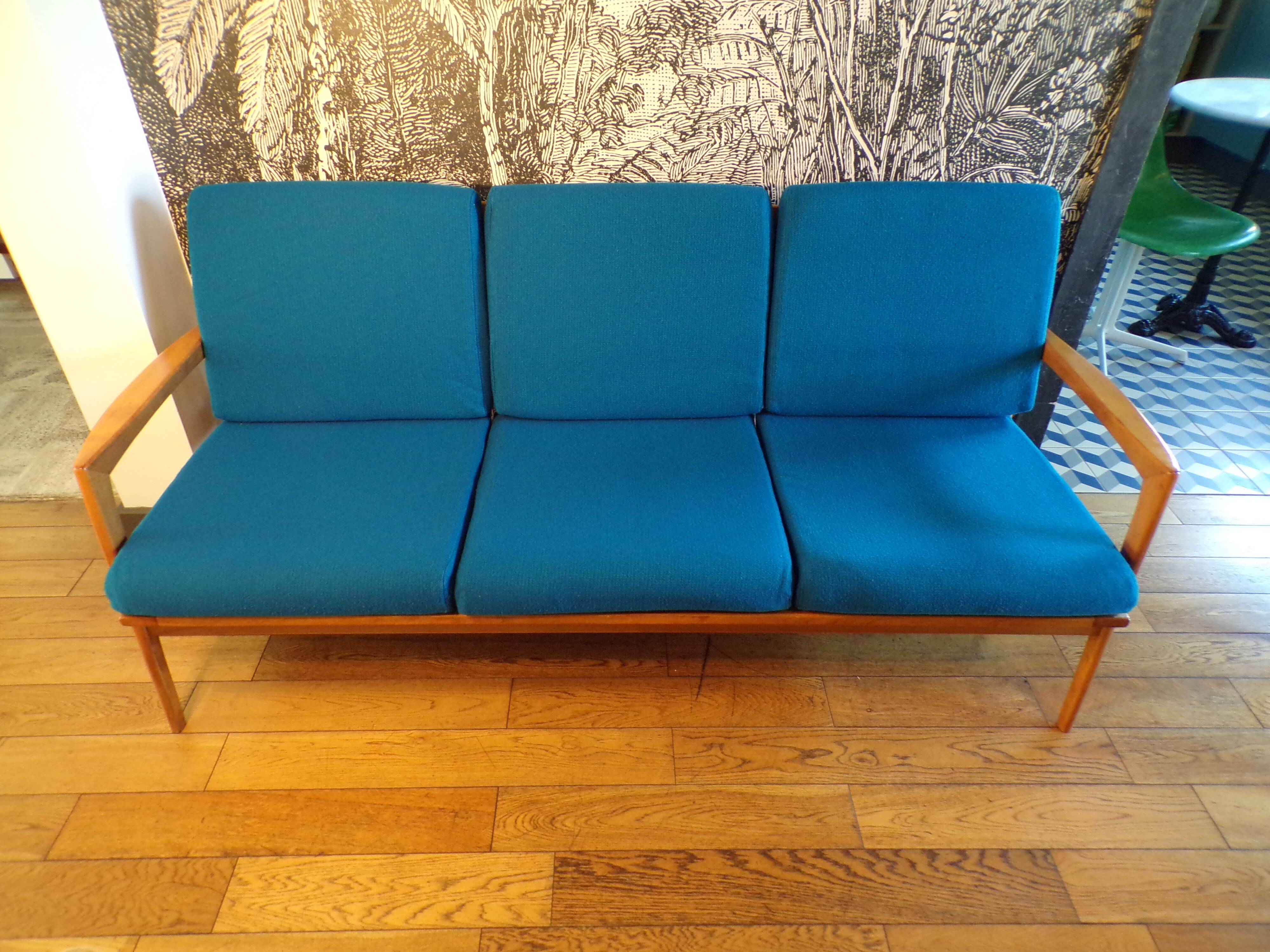 Scandinavian 3-seater sofa blue jersey