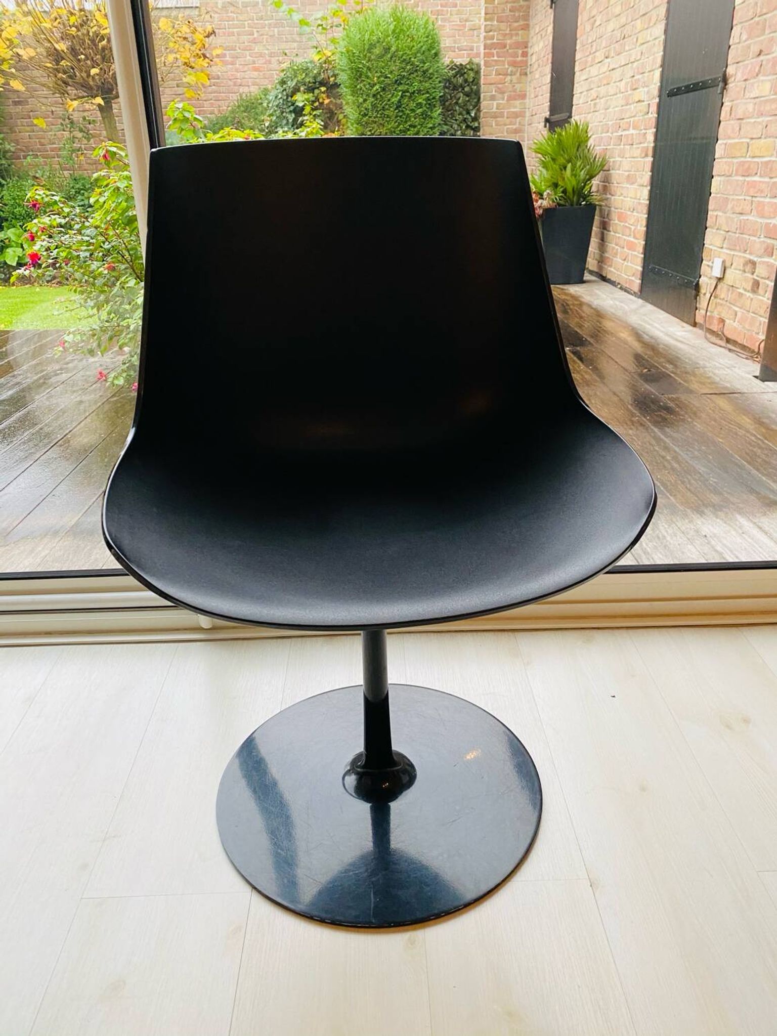 Flow 0526 black chair - MDF Italia - Jean-Marie Massaud