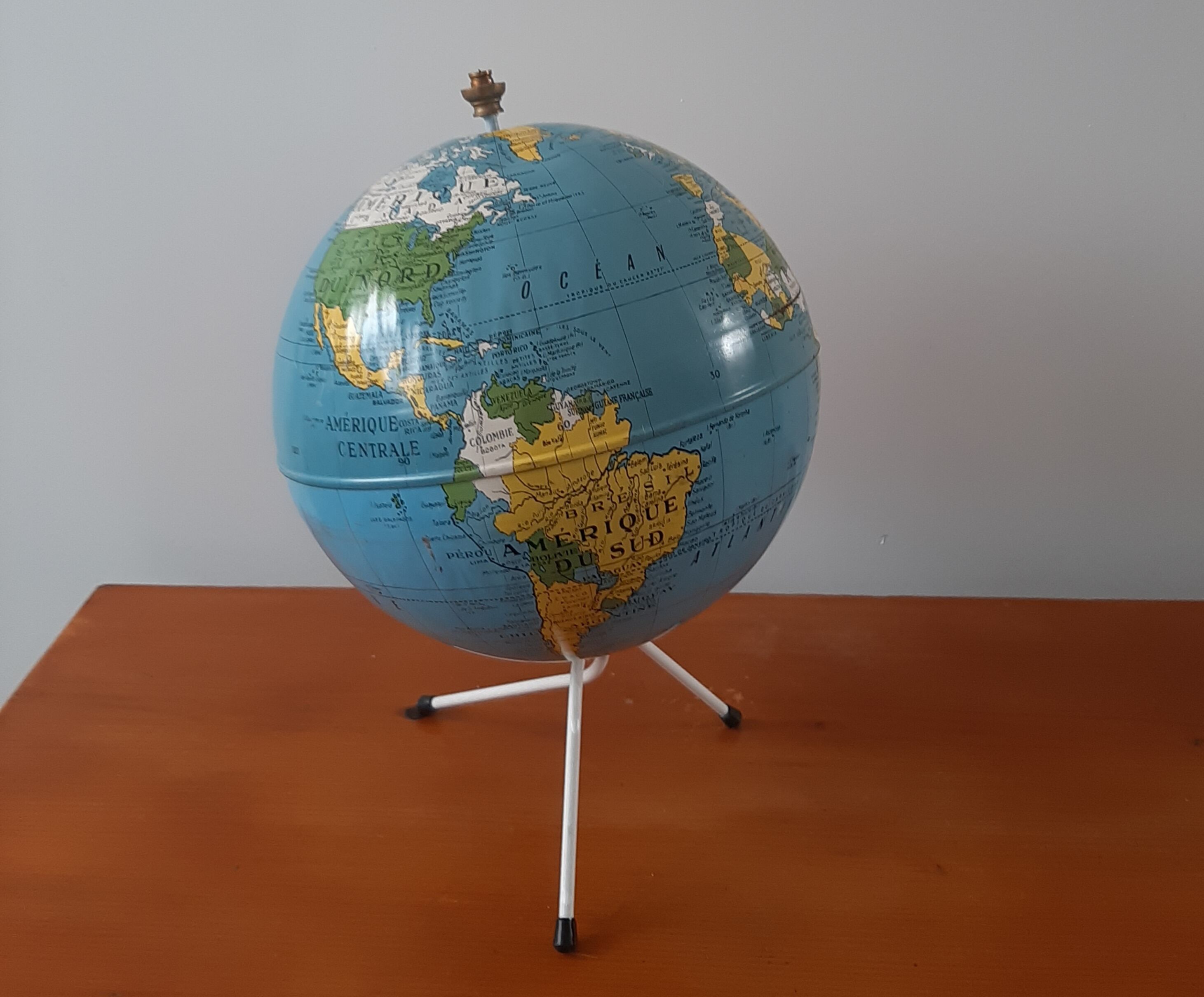 Globe world map in metal tripod maps taride