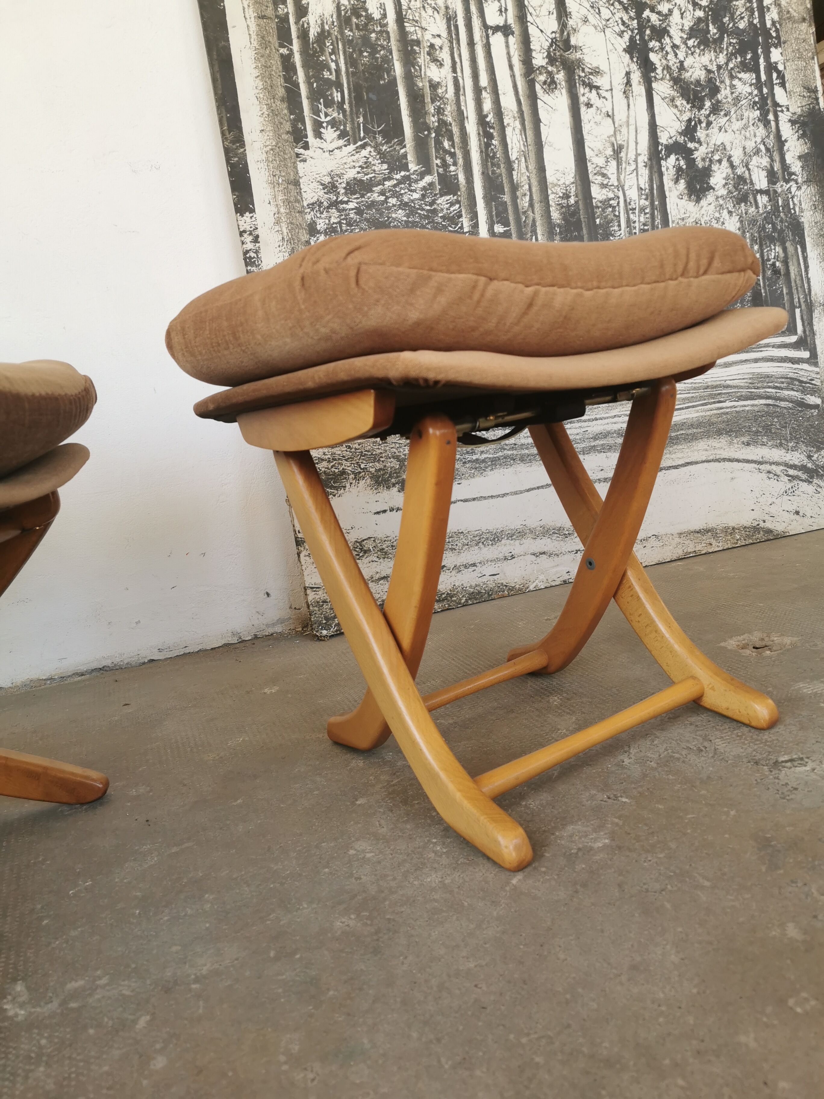 Relax armchair and its velvet ottoman from the 70s /80