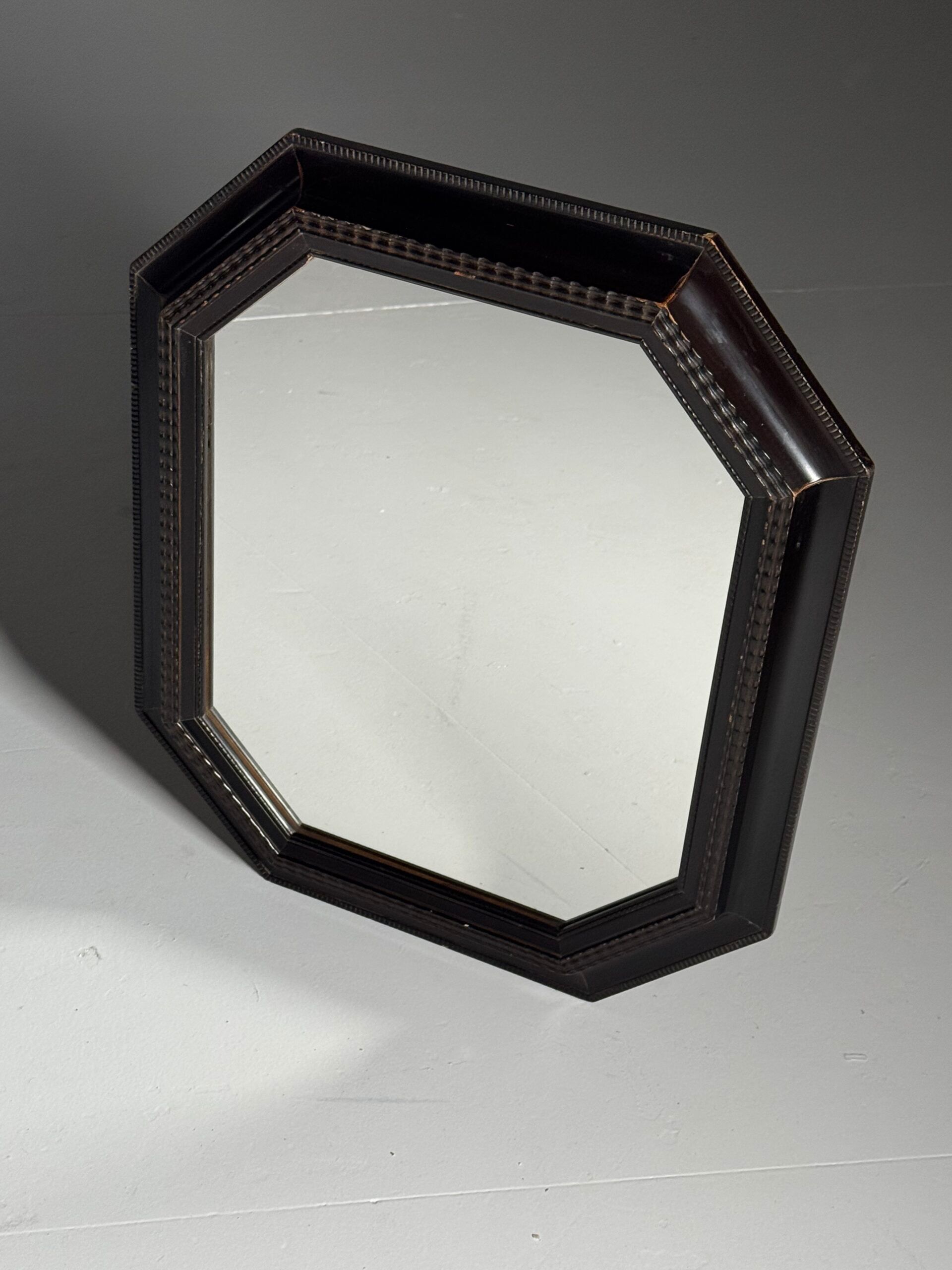 Ripple frame mirror octagonal