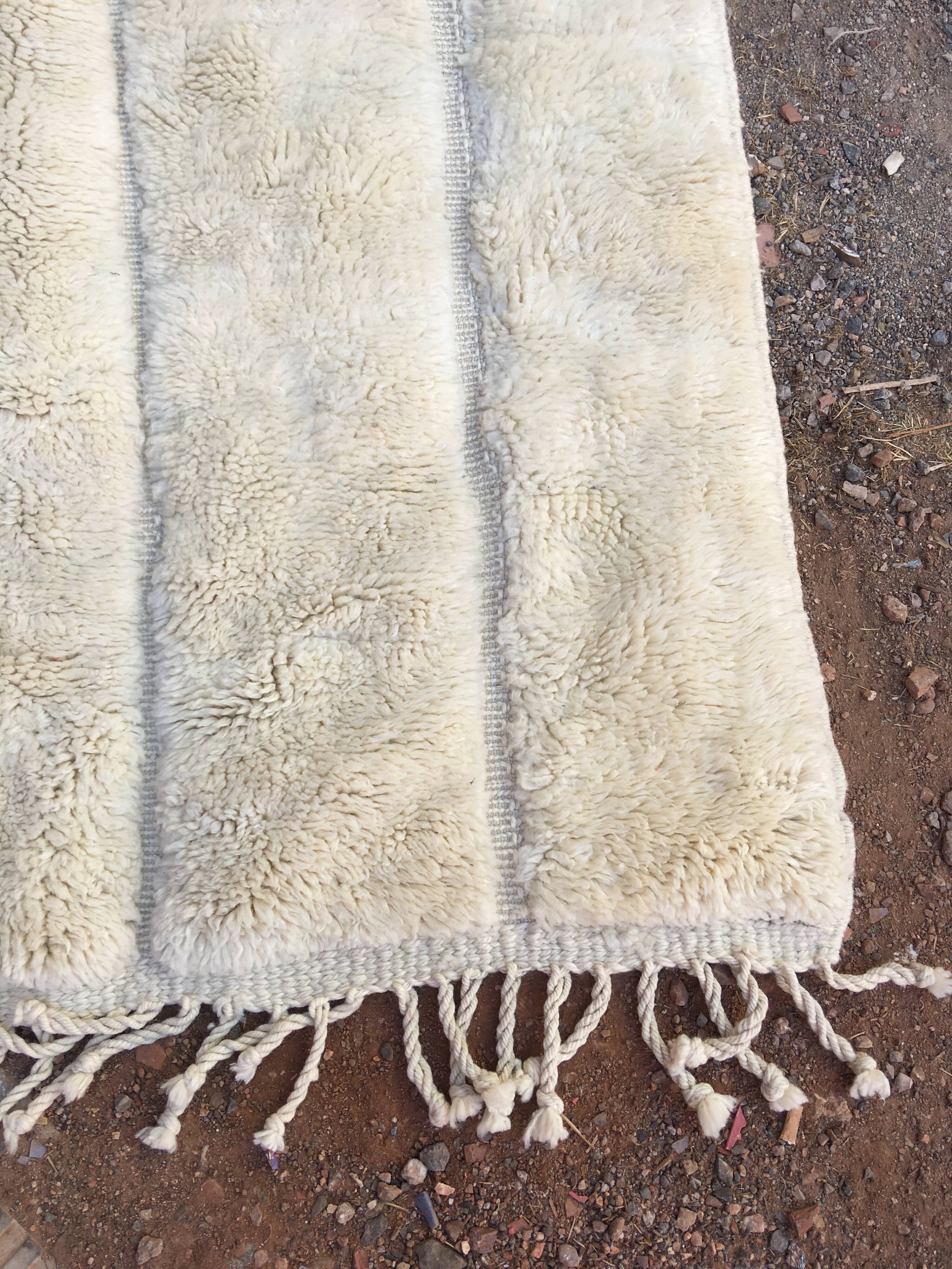 Exceptional Mrirt rug 306 x 190 cm