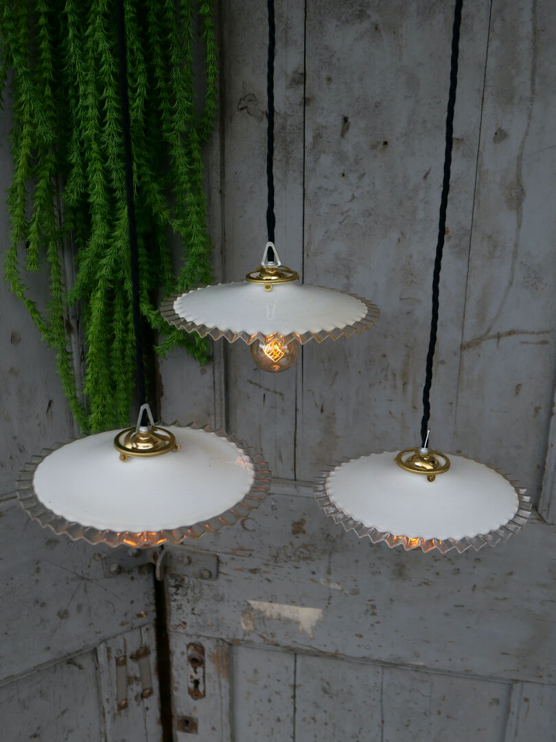 Suspension with lace opaline lampshade
