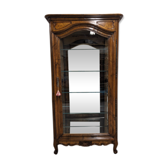 Vitrine bressane de style Louis XV en noyer milieu XXème