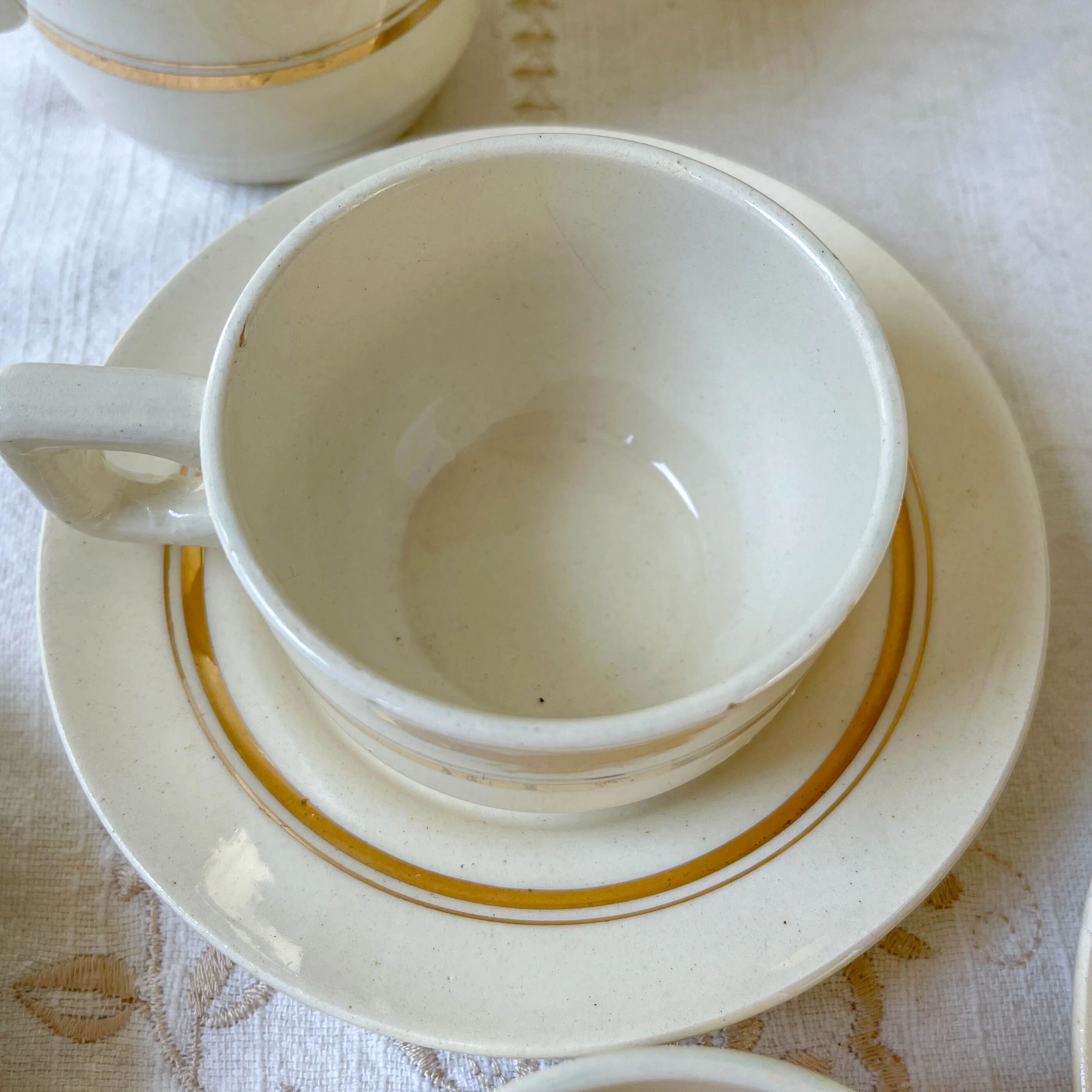 St Amand 10-person coffee service – Vintage white and gold porcelain