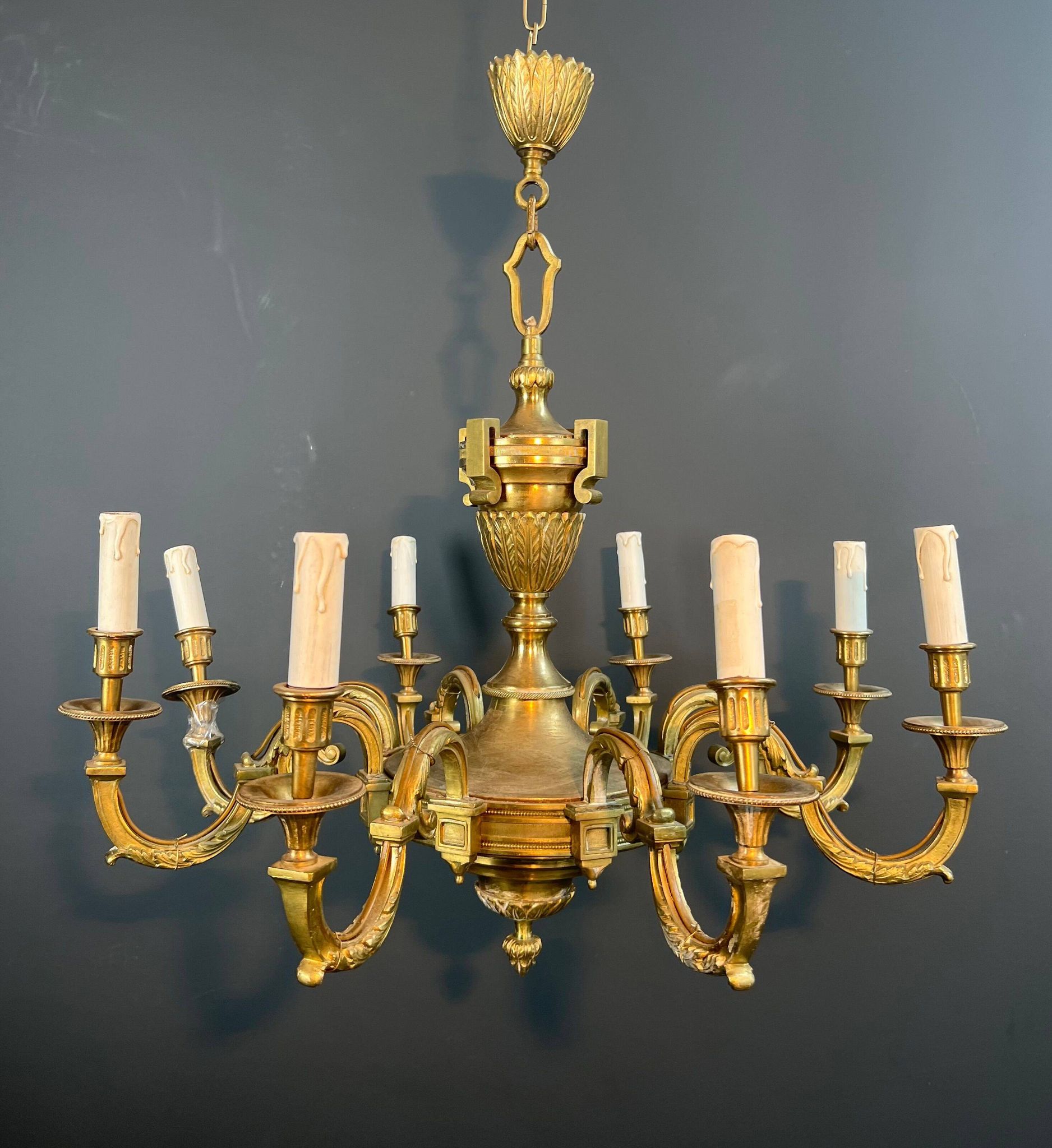 Important bronze chiseled chandelier in Louis XVI style with 8 light arms by Lucien Gau.