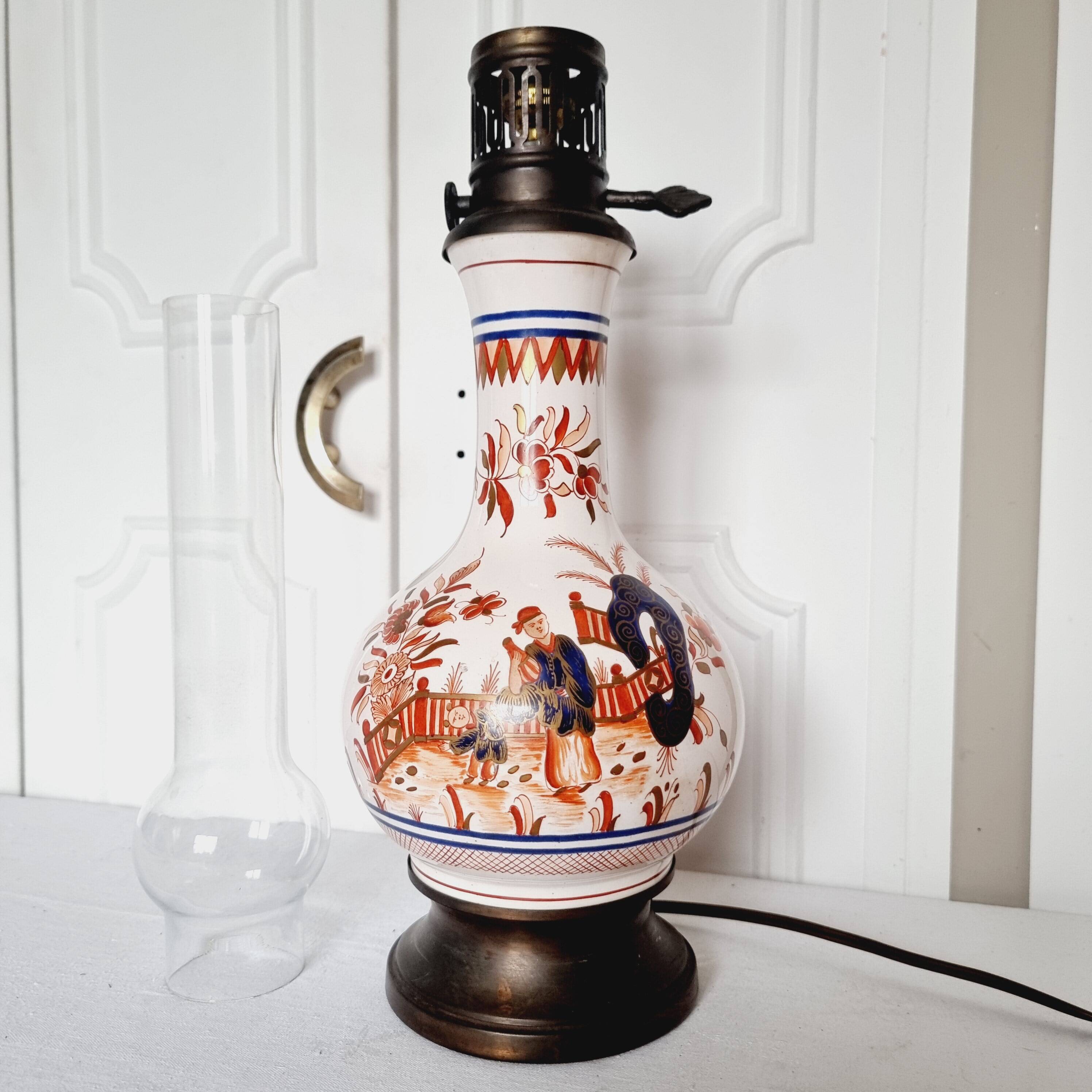 Lampe à gaz électrifiée en porcelaine chinoise peinte à la main