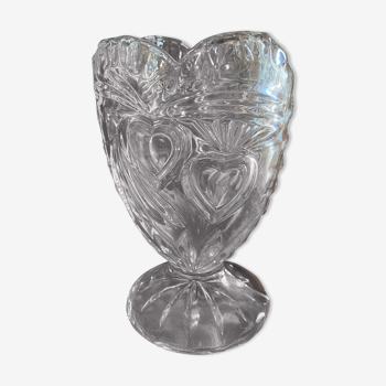 Vase en cristal  ancien avec des motifs de cœurs