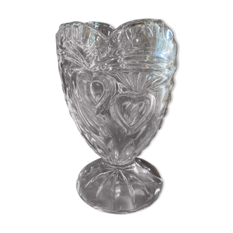 Vase en cristal  ancien avec des motifs de cœurs