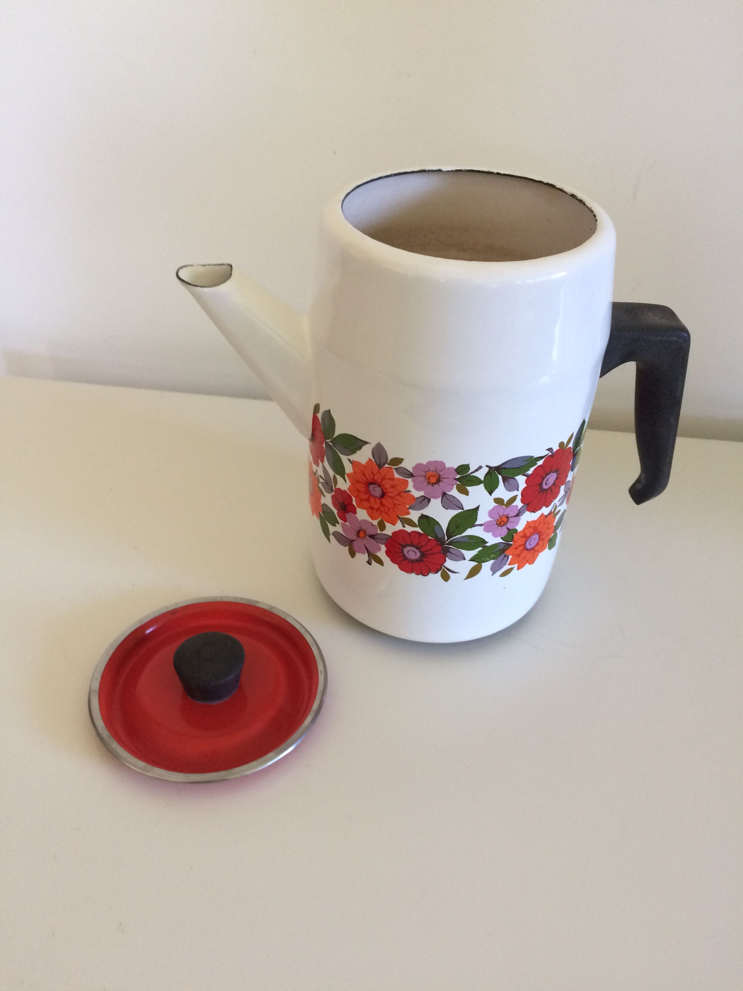 Enamelled sheet metal coffee maker