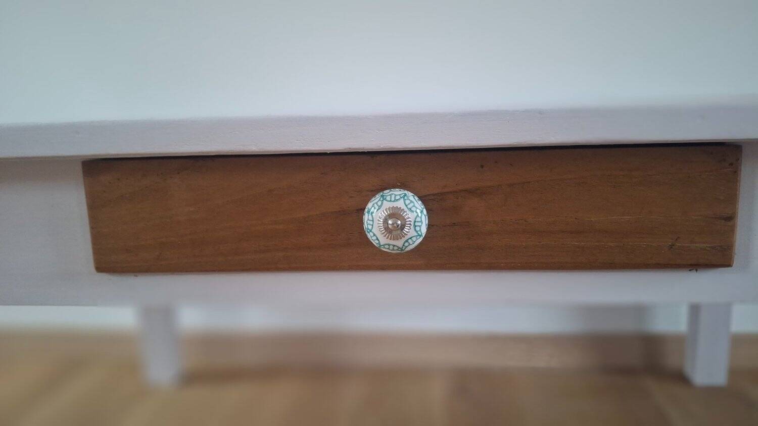 Chic country coffee table, pine wood, drawer with floral porcelain knob.
