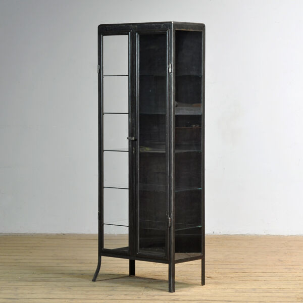 Cabinet de médecine en fer poli, années 1910