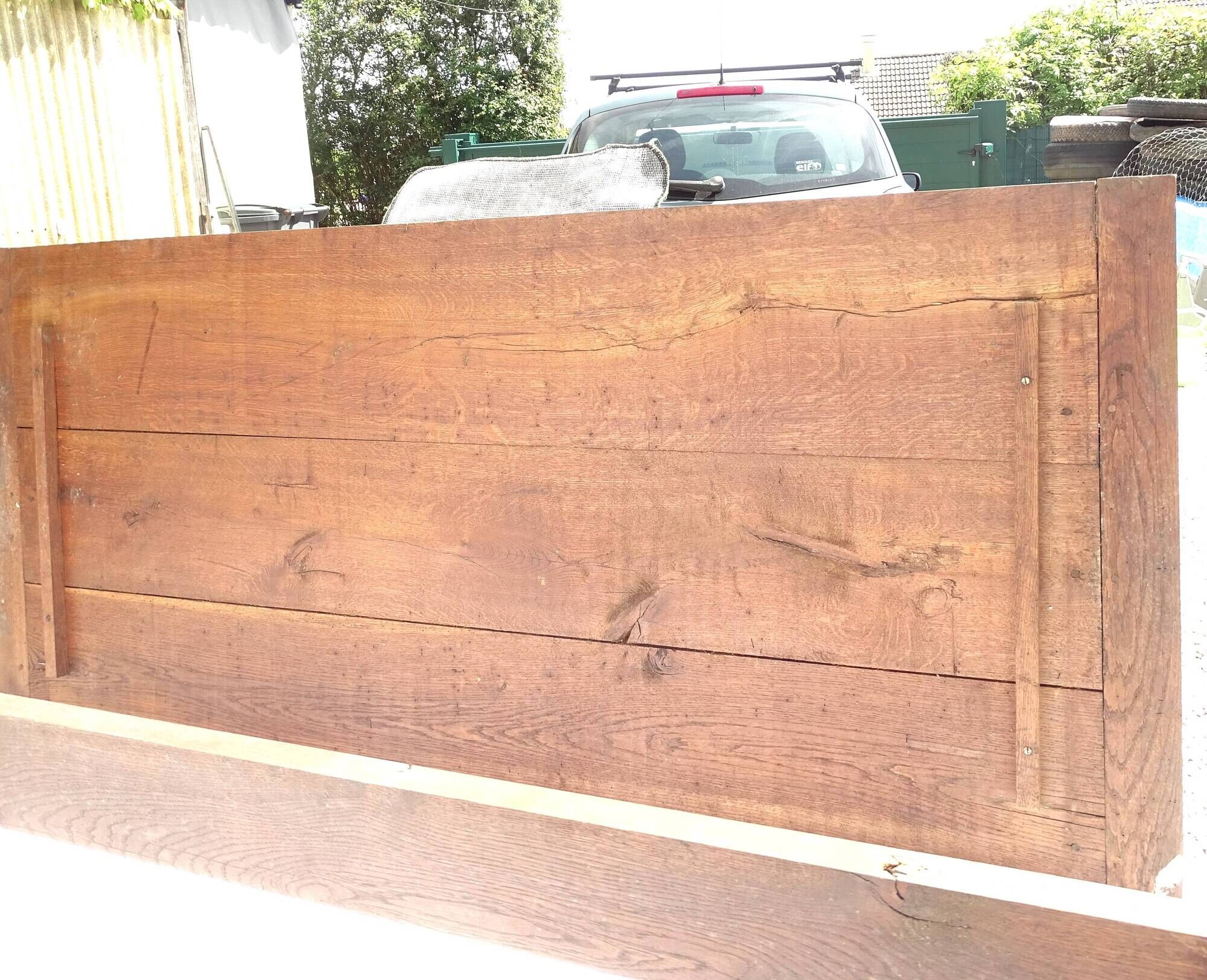 Grande table de ferme ancien en bois massif. 228 x 107.